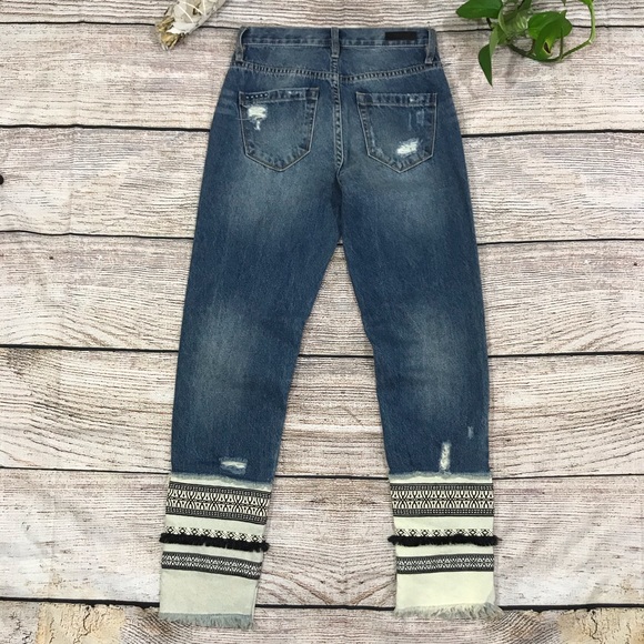 BlankNYC Embroidered High Rise Tapered Distressed Ankle Jeans Blue Denim Sz 24 - Picture 4 of 16